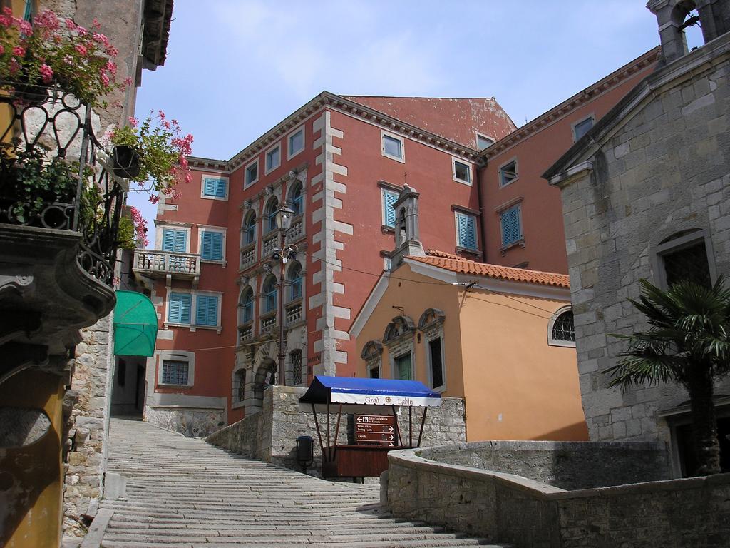Apartments Sara لابين المظهر الخارجي الصورة