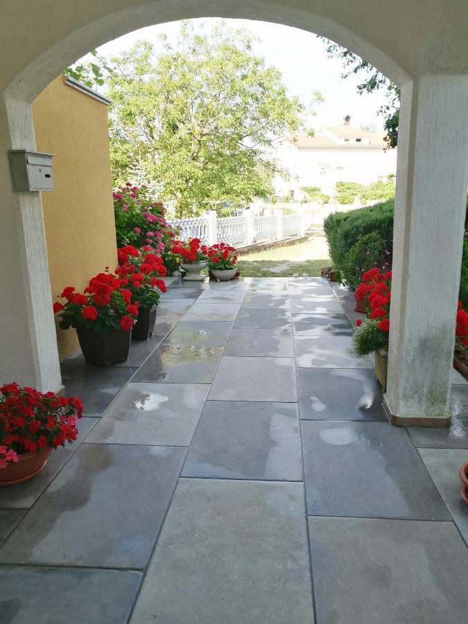 Apartments Sara لابين المظهر الخارجي الصورة